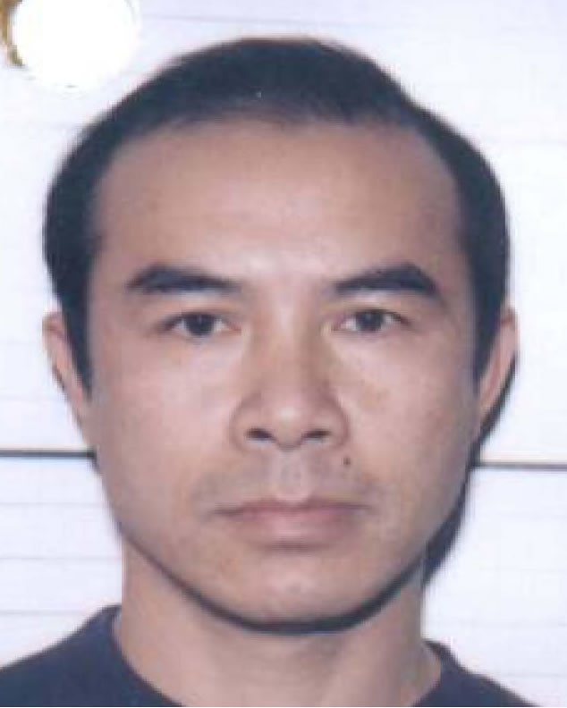 Face photo of male fugitive Tan Vuong Do